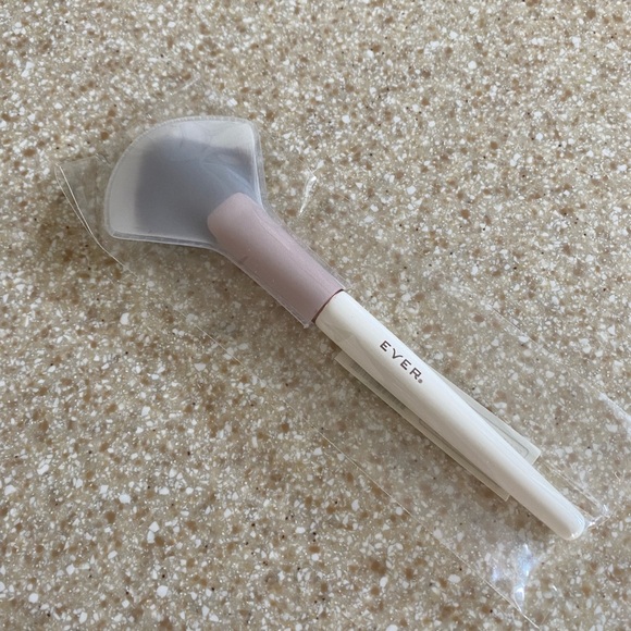 EVER Cheek #1 BRUSH Bronzer Brush - Picture 3 of 4